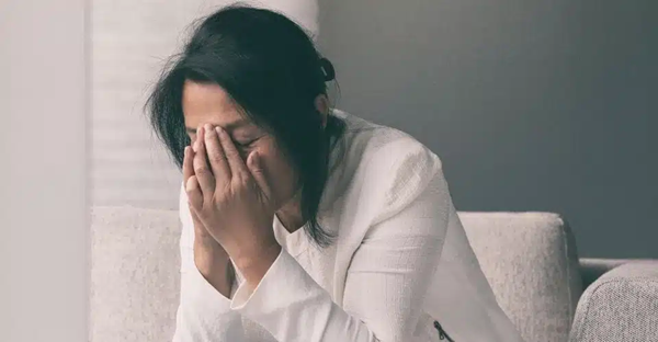絕經後：女性抑鬱症高發時段